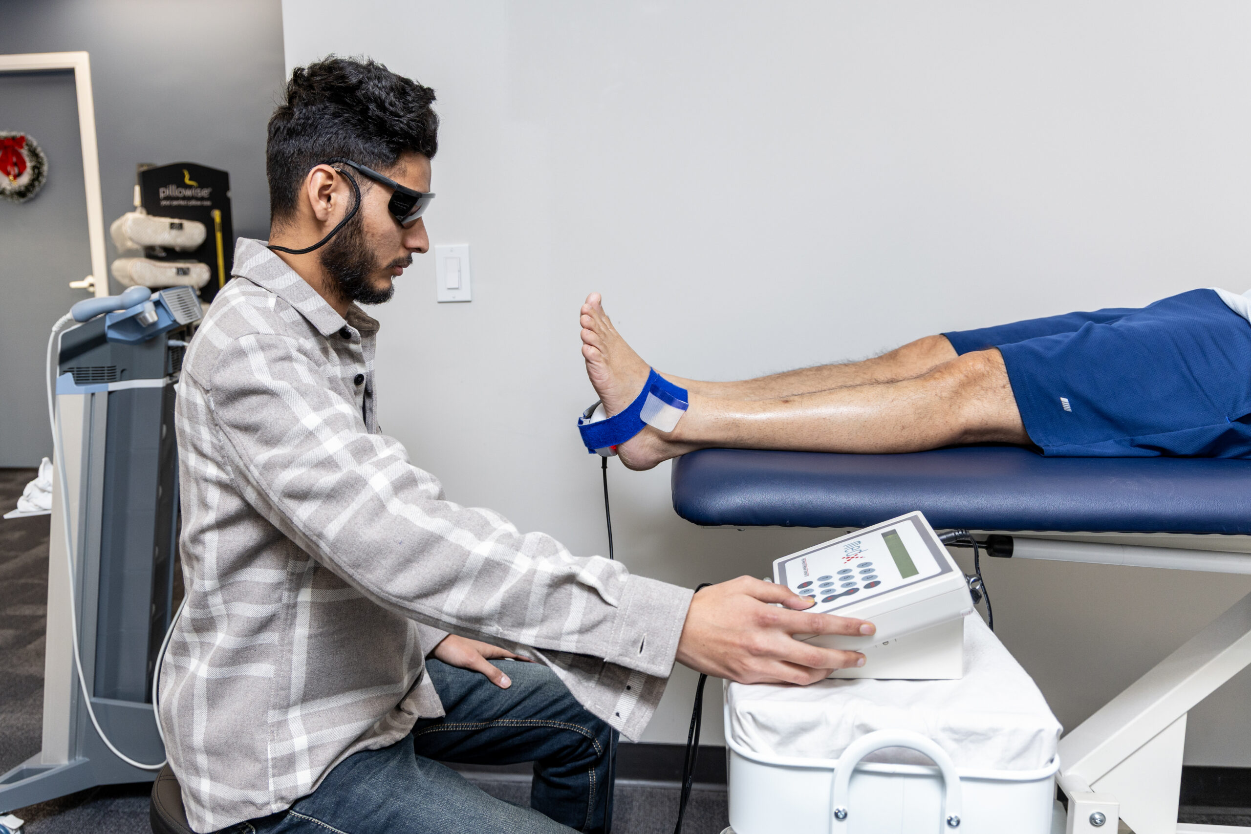 Laser-Therapy-Ace-Physique-Calgary-AB